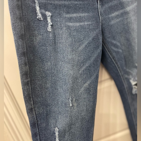 Vintage Almost Famous Woman’s Jeans - Picture 6 of 11